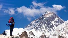 Nepálské úřady vydaly rekordní počet povolení k výstupu na Mount Everest