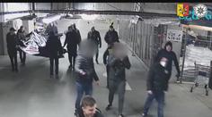 Policie odhalila dva fanoušky Slavie s rasistickým vzkazem pro Kamaru