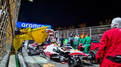 Schumacher měl v kvalifikaci hrozivou nehodu. Byl odvezen do nemocnice