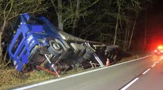 Smrt řidiče a kamion v příkopu. Na Pelhřimovsku se staly dvě vážné nehody