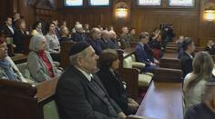 Česko uctilo památku obětí holokaustu. Poslanci drželi minutu ticha