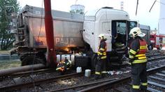 Kamion dostal smyk a zlikvidoval tramvajovou trať. Škoda je milion