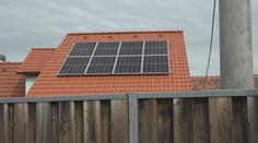 Lidé v Jemnici bojují s památkáři kvůli fotovoltaice. Mají ze střech sundat panely