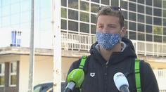 Plavec Micka si užil návrat do bázenu. Před sebou má státnice a porod