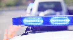 Policisté si došlápli na obří traktor. Převrátili ho pomocí tvrdého PIT manévru