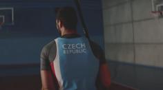 Do Tokia s rapovým singlem. V klipu si zahrála i čtveřice olympioniků