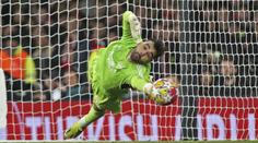 Nejlepší akce Ligy mistrů: Raya chytil dvě penalty, Barcelona krásně kombinovala