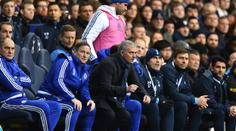 V Chelsea to vře! Mourinho posadil Costu, ten po něm hodil dres