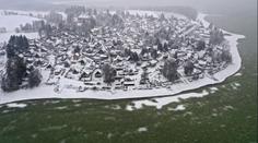 Lipno pokryl zelený led. Neobvyklý jev překvapil i odborníky