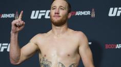UFC zápasník Gaethje obdaroval studenty, zaplatil za ně školní dluh