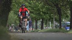 Mnoho cyklistů porušuje silniční pravidla. Policie to většinou řeší domluvou