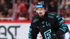 Posledním semifinalistou extraligy jsou Karlovy Vary. Jediným gólem rozhodl Černoch