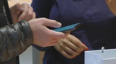 Obec bojuje proti moderním vymoženostem. Starosta zakázal mobily na veřejnosti