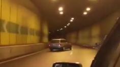 Zbytečný hazard! Řidiči v tunelu smykovali z pruhu do pruhu