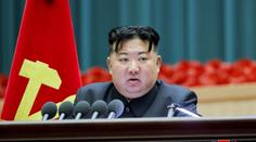 Kim Čong-un přitvrzuje. Severní Korea vypálila další desítky střel