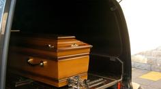 Dělníka ve výkopu zabil elektrický výboj, další zemřel pod závalem sutin