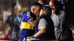 Tévez se vášnivě líbal s Maradonou! Pak zajistil titul pro Bocu Juniors