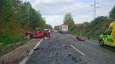 Po srážce s kamionem musel pro mladou řidičku (25) letět vrtulník