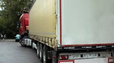 Z kamionu na Jindřichohradecku vypadl závozník. Měl tři promile