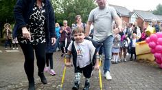 Tony (5) kvůli týrání přišel o nohy. Zachráncům věnoval krásné gesto