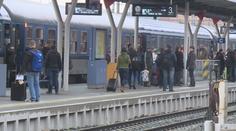 VIDEO: Spadlé dráty elektrického vedení zastavily vlaky
