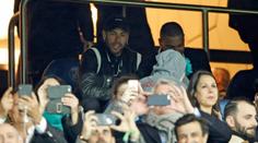 Neymar na tribuně běsnil! Na rozhodčích nenechal nit suchou