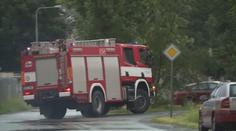 Požár na Pardubicku: Oheň zničil prodejnu, uvnitř byla pyrotechnika