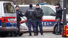 V Rakousku zadrželi Čecha. Měl si hrát na policistu, škody jdou do milionů