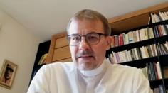 Směřování světa k míru i péče o klima. Biskup popsal, co bude u nového papeže důležité
