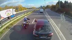 Tomu se říká karma! Řidič osobáku chtěl vyučit kamioňáka, trest přišel okamžitě