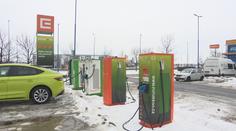 Prahu čekají kvůli elektrickým taxíkům změny. Přibydou dobíjecí stanice