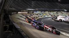 Hrůzostrašný pád. Vítěz NASCAR se při oslavě zřítil ze střechy auta, utrpěl zranění