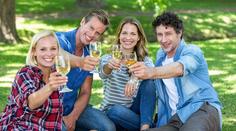 Popíjet alkohol nesmíte všude: Tady dostanete pokutu! PŘEHLED
