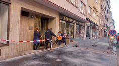 Máte smůlu, přijďte za dvě hodiny. Vchod do dětského klubu dělníci zalili asfaltem