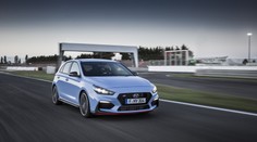 Hyundai představil svůj Golf GTI, a konkurenci pro Octavii