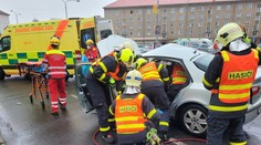Při nehodě v Havířově se zranilo šest lidí. Jeden zůstal zaklíněný v autě