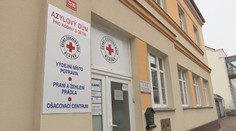 Azylové domy jsou přeplněné. Před Vánoci je přitom potřebují lidé nejvíce