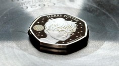 Filmoví fanoušci šílí! 25 let magie oslavila dechberoucí sbírka mincí