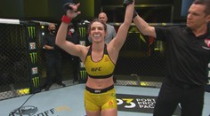 UFC rekord: Dernová přiměla soupeřku odklepat a přepsala historii
