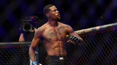 UFC zápasník s kamarádem zneškodnili muže, který střílel v plné restauraci