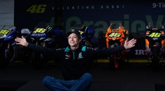 Legenda na trati nekončí. Valentino Rossi bude nadále závodit