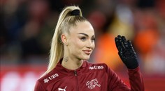 Nejvíc sexy fotbalistku opět vykradli. Ta si z toho dělá legraci