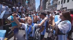 V Buenos Aires se bouřlivě slaví. Fanoušci Argentiny rozbili i výlohy