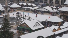 Kluziště v Českých Budějovicích způsobilo nečekaný problém. Na náměstí jsou praskliny