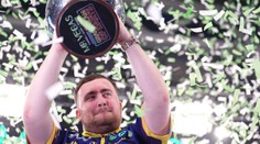 Takhle hraje nová světová jednička. Šipkař Littler obhájil titul