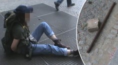 Žena naběhla na bývalé spolužáky nejdřív s tyčí, pak s cihlou!