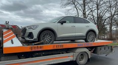 Policie v Praze zabavuje desítky aut. Do případu jsou zapojeni i známí fotbalisté