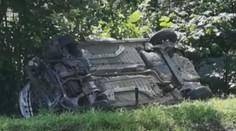Na Plzeňsku smetl vlak osobák, u Přerova boural náklaďák a dodávka