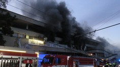 Černý dým nad Brnem! Oheň zachvátil bývalý obchodní dům Letná