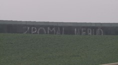 Zemřela mu žena a dítě, na místě tragédie teď varuje ostatní řidiče